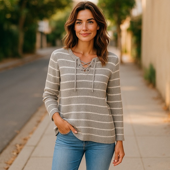 Old Navy Women’s V-Neck Chunky Knit Sweater - Picture 2 of 2